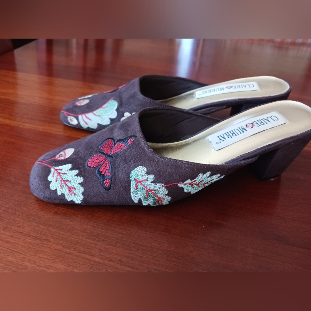 Claire Murray Brown Embroidered Women's mules/slides 9 EUC